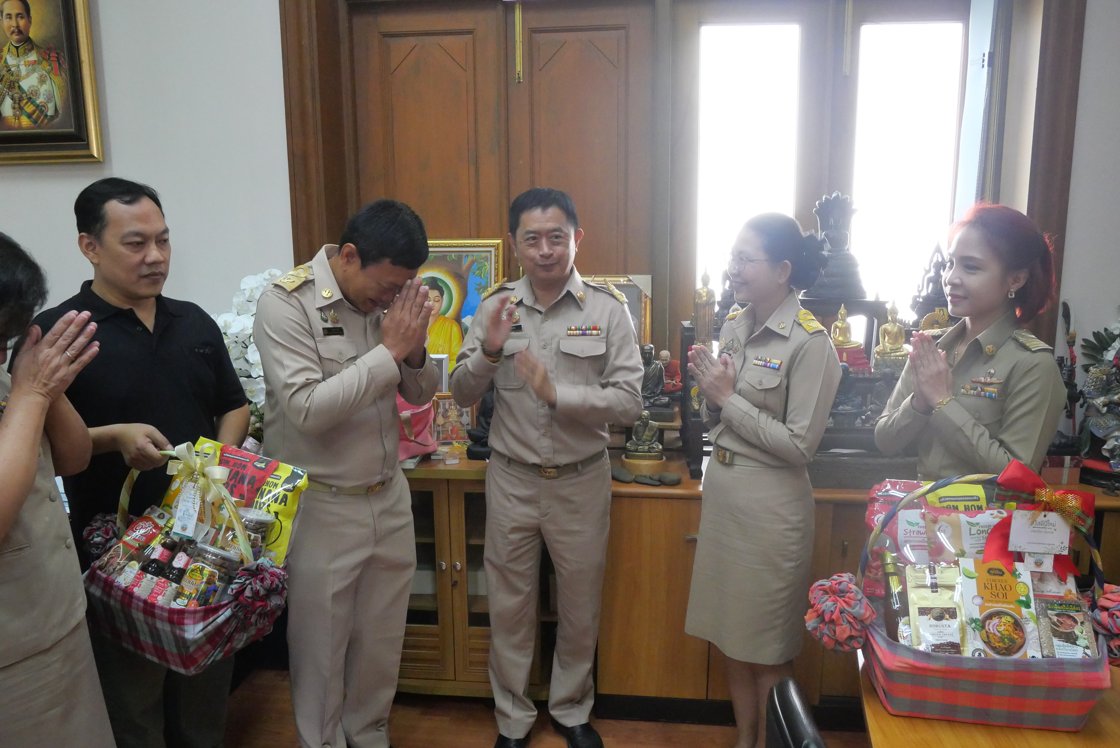 title - ส.ป.ก. ร่วมกัน สวัสดีปีใหม่ ผู้บริหารสำนักงานการปฏิรูปที่ดินเพื่อเกษตรกรรม พร้อมรับพรต้อนรับปีใหม่ 2569